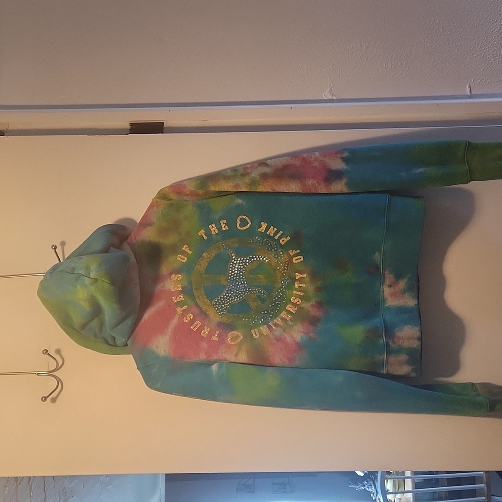 Tie dye vs sweater
